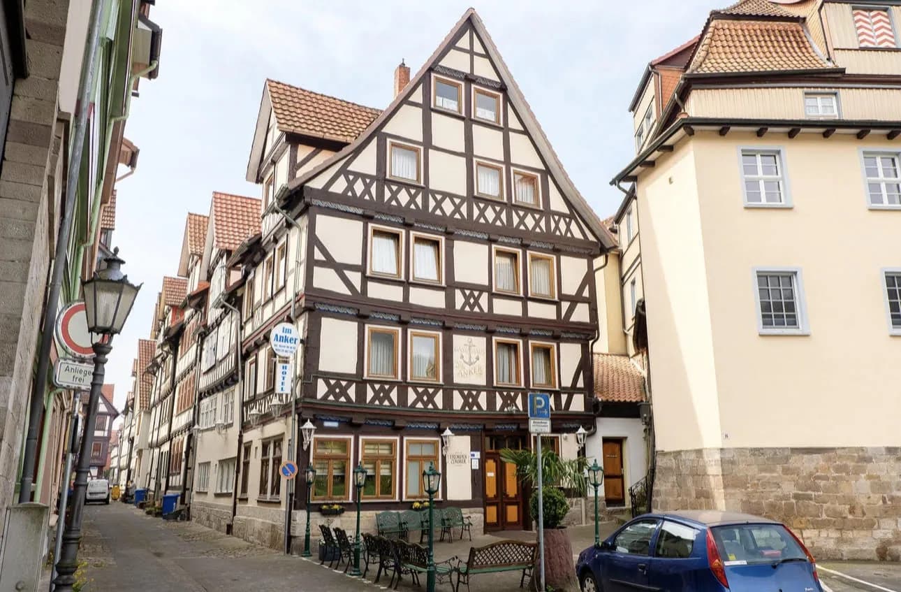 Historisches Fachwerkhaus des Hotel Bremer Schlagd in einer Altstadtgasse von Hann. Münden