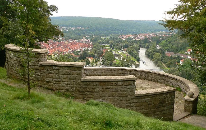 Blick von der Weserliedanlage über die Altstadt und die Werra